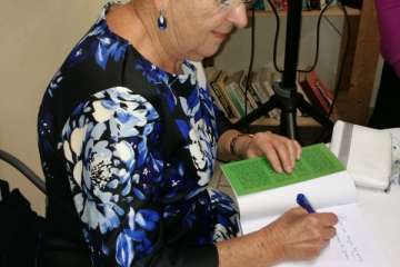 La escritora Loly Perez presenta en Telde su tercer libro 'Pliegues del alma' (Foto TA)